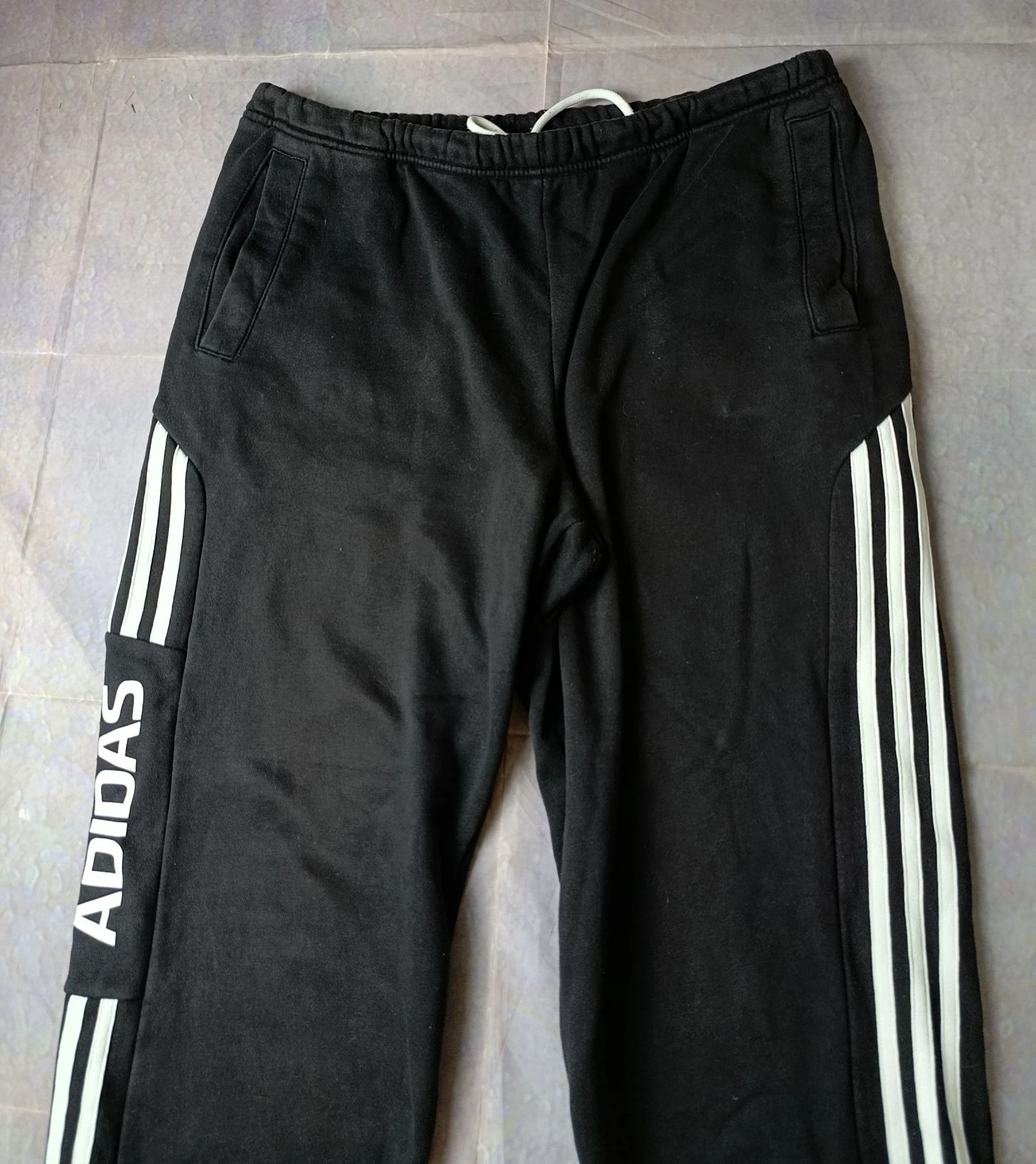 Adidas Pantalones de chándal negros con logotipo de 3 rayas talla XL – photo 3